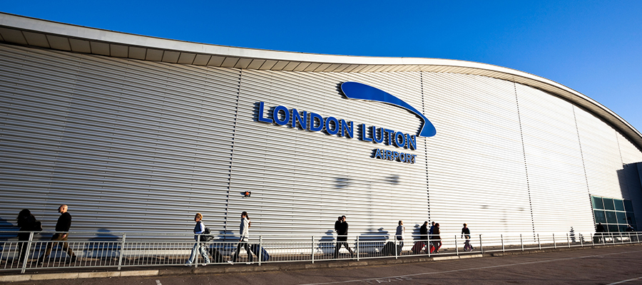 Navigating Luton A Guide on Dropping Someone Off at Luton Airport with an Overview of Charges