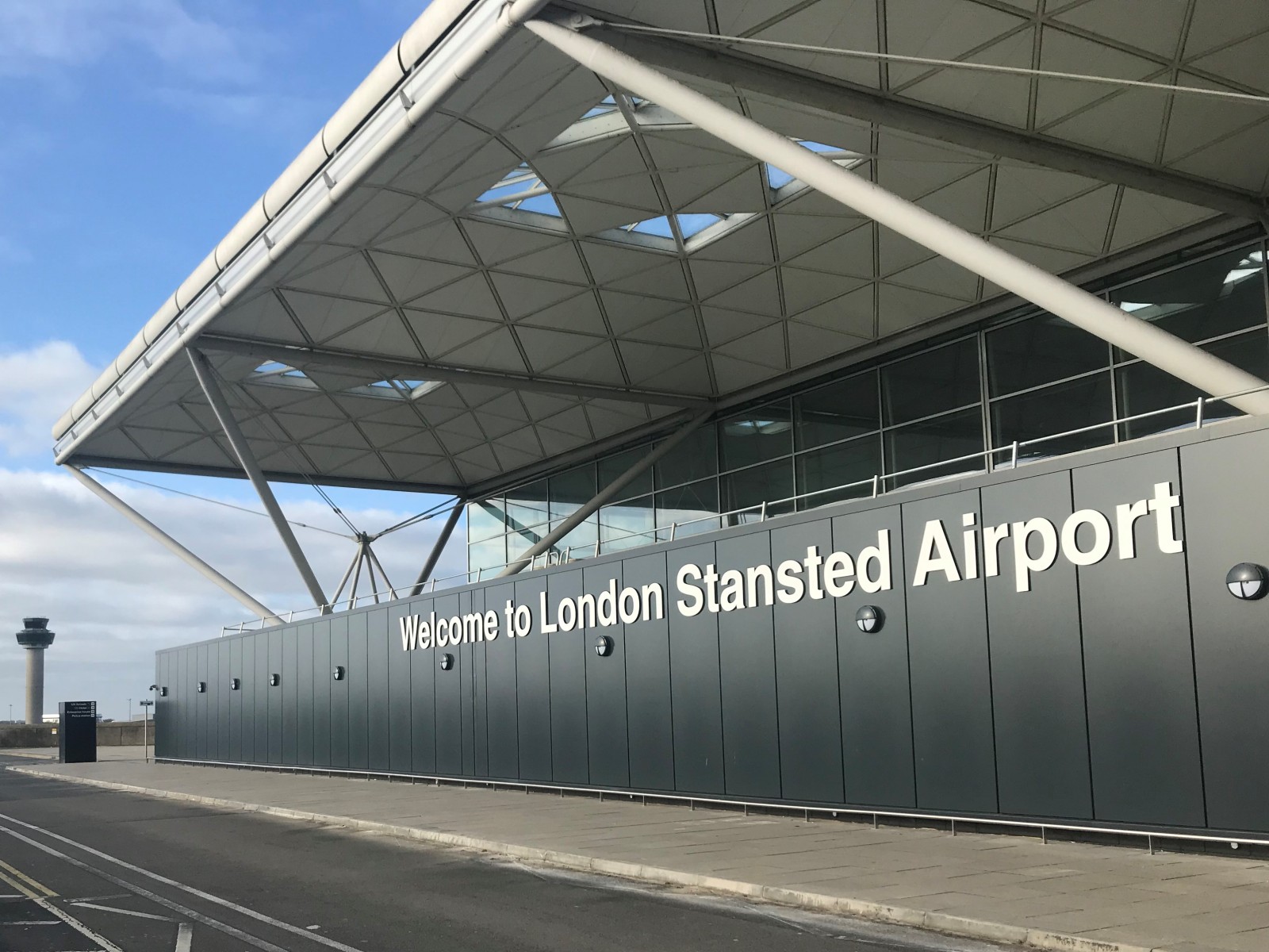 Navigating Stansted A Comprehensive Guide on How to Pick Someone Up from Stansted Airport