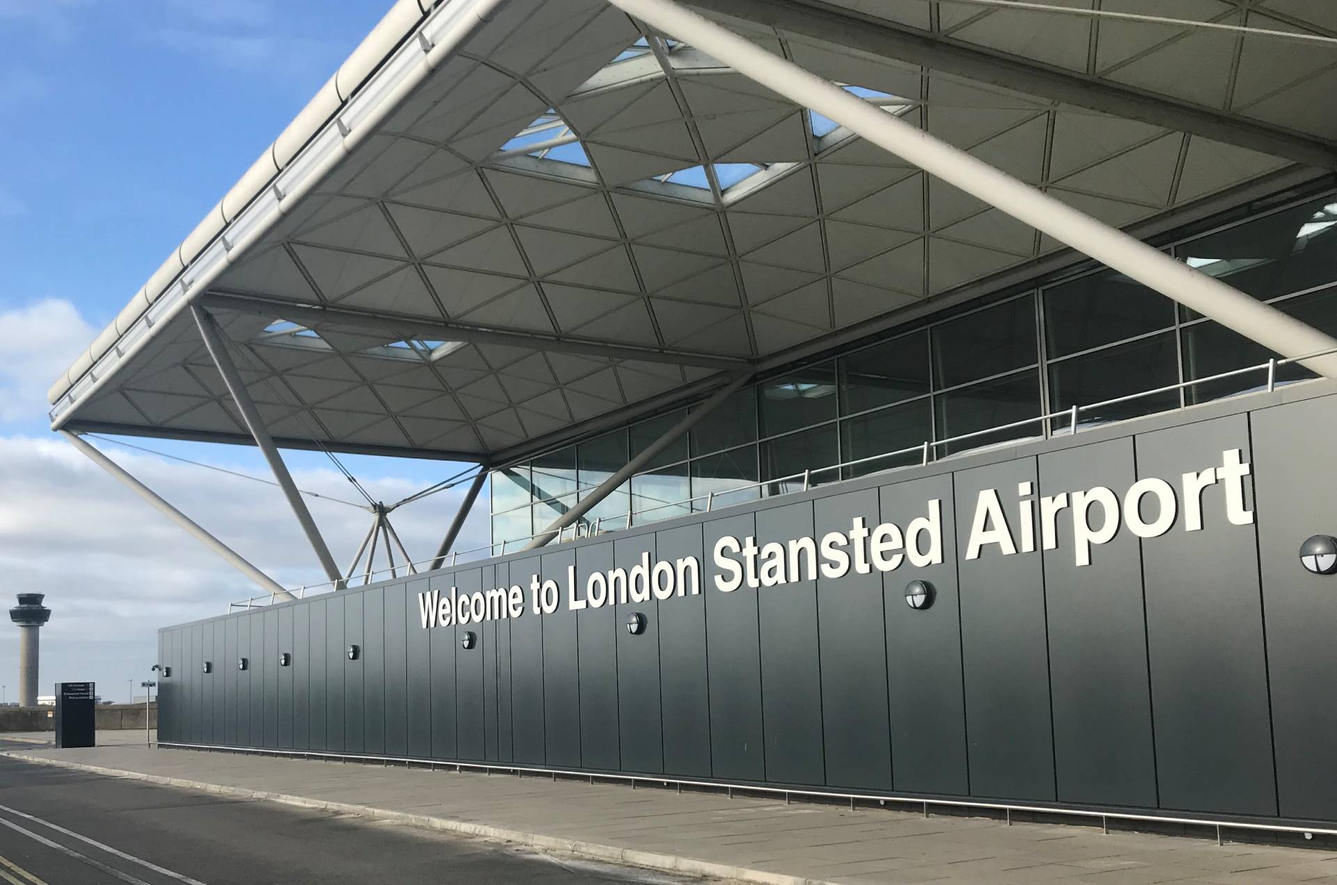 Stress-Free Departures A Guide on How to Drop Someone Off at Stansted Airport